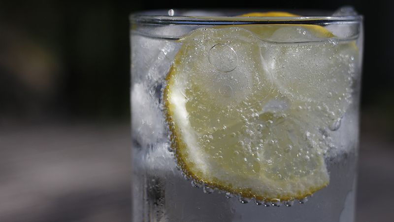  Cara membersihkan wajah yang benar - Minuman lemon