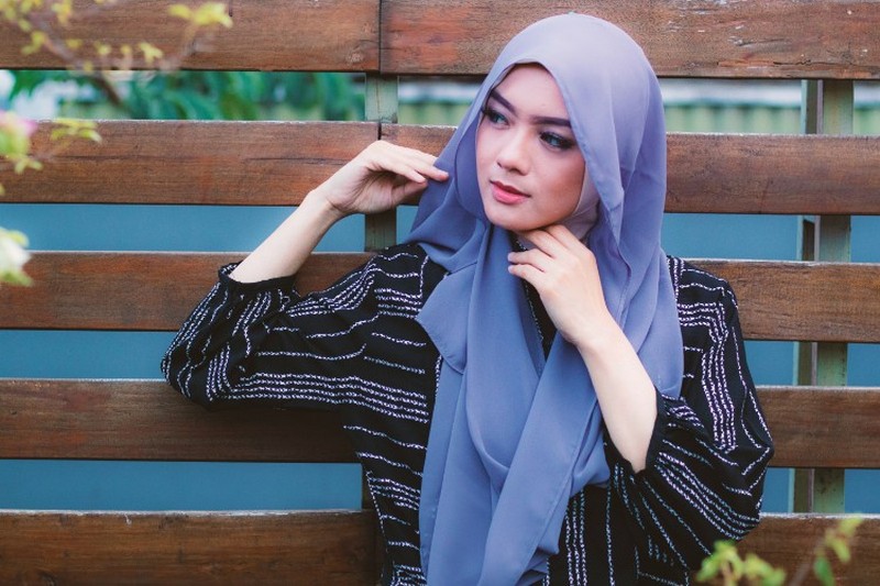 Tampil Beda dengan Style Kondangan Hijab Celana